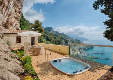 Suite with private Jacuzzi in Amalfi