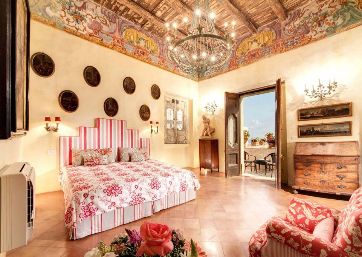 Colorful double room in Amalfi Coast