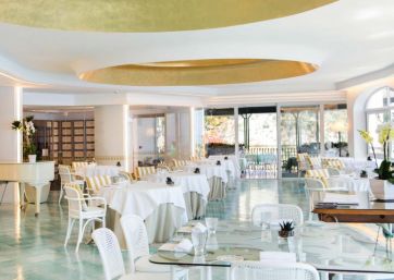 Elegant restaurant in Positano